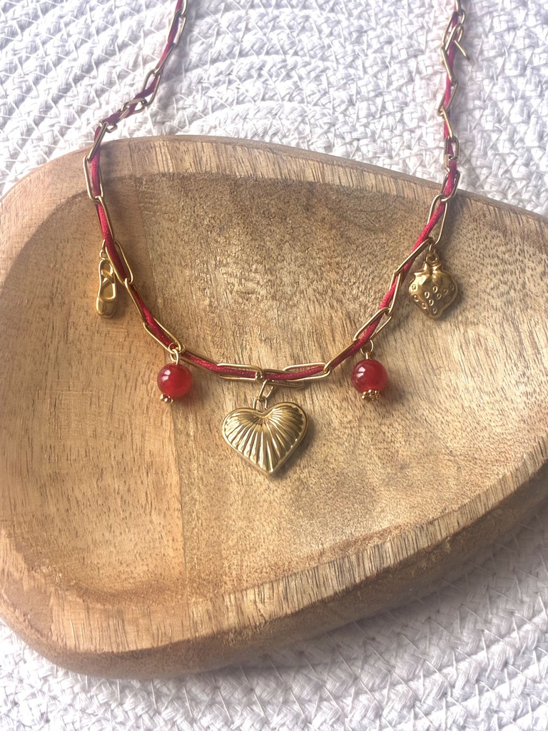 collier st val posé.jpg